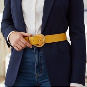 ST JOHN woman’s leather belt